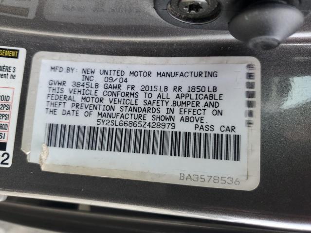 5Y2SL66865Z428979 - 2005 PONTIAC VIBE GRAY photo 12