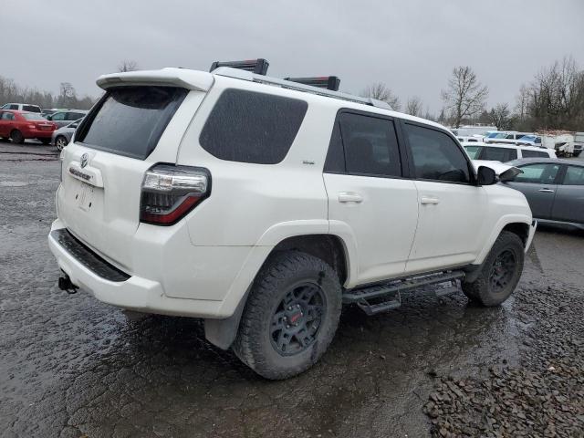 JTEBU5JR4J5507278 - 2018 TOYOTA 4RUNNER SR5/SR5 PREMIUM WHITE photo 3