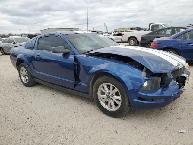 1ZVFT80N275275066 - 2007 FORD MUSTANG BLUE photo 4