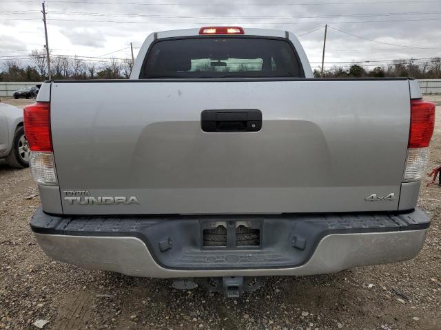 5TFDY5F1XBX186194 - 2011 TOYOTA TUNDRA CREWMAX SR5 SILVER photo 6