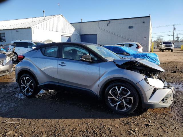 NMTKHMBXXKR080070 - 2019 TOYOTA C-HR XLE SILVER photo 4