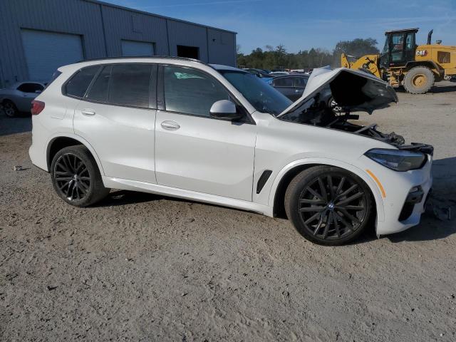 5UXCR6C07L9C55697 - 2020 BMW X5 XDRIVE40I WHITE photo 4