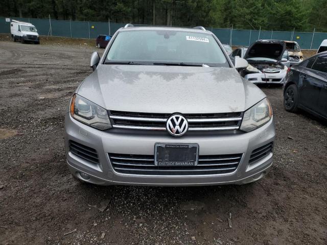 WVGFG9BPXBD005587 - 2011 VOLKSWAGEN TOUAREG HYBRID GRAY photo 5