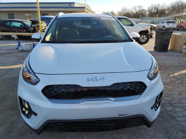 KNDCB3LC4N5537219 - 2022 KIA NIRO LX WHITE photo 5