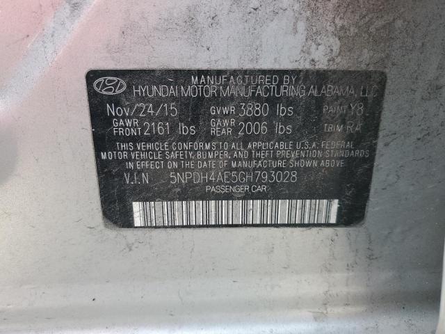 5NPDH4AE5GH793028 - 2016 HYUNDAI ELANTRA SE SILVER photo 12