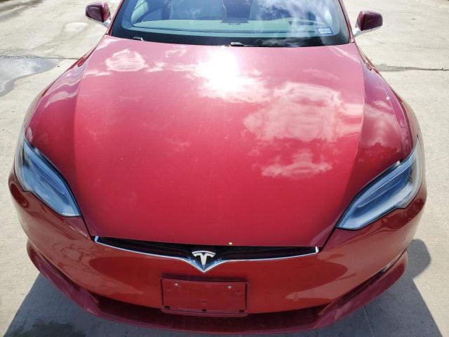 5YJSA1E44JF261187 - 2018 TESLA MODEL S წითელი ფოტო 11