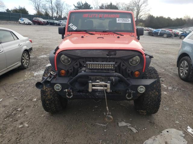 1C4BJWDG3DL669464 - 2013 JEEP WRANGLER U SPORT Orange Foto 5