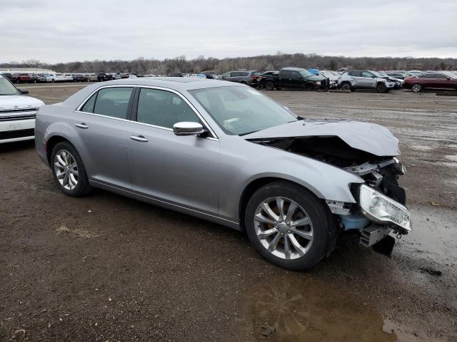 2C3CCAKG8JH302321 - 2018 CHRYSLER 300 LIMITED SILVER photo 4