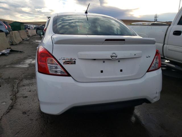 3N1CN7APXKL831825 - 2019 NISSAN VERSA S WHITE photo 6