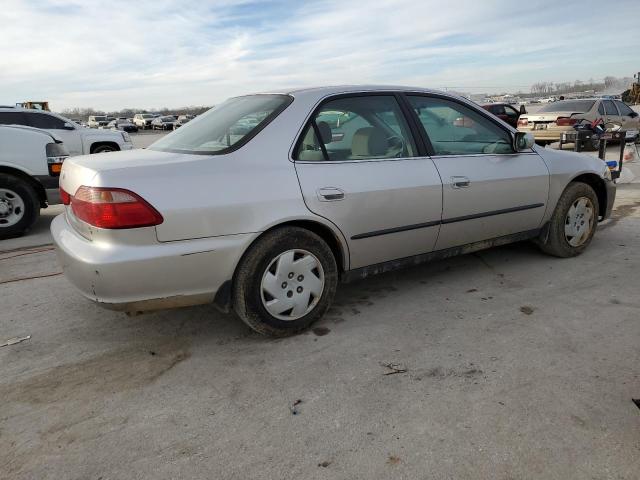 1HGCG1644WA016263 - 1998 HONDA ACCORD LX SILVER photo 3