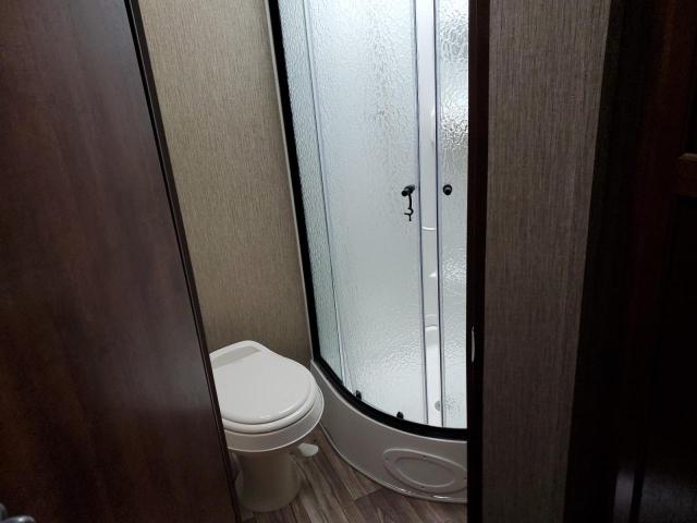 4YDT17123JK411849 - 2018 KEYSTONE PASSPORT TWO TONE photo 8