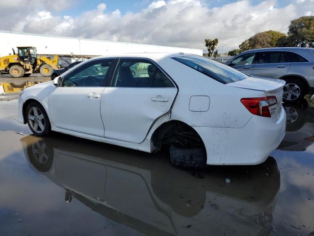 4T1BF1FK3CU557399 - 2012 TOYOTA CAMRY BASE WHITE photo 2