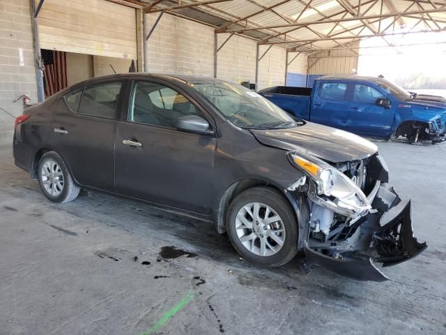 3N1CN7AP2KL843077 - 2019 NISSAN VERSA S GRAY photo 4