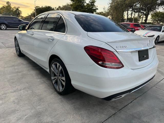 55SWF4JB9JU257997 - 2018 MERCEDES-BENZ C 300 WHITE photo 2