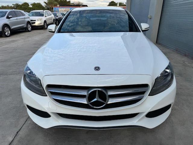 55SWF4JB9JU257997 - 2018 MERCEDES-BENZ C 300 WHITE photo 5