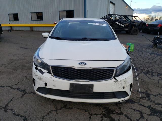 3KPFL4A70HE065874 - 2017 KIA FORTE LX WHITE photo 5