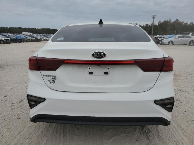 3KPF24AD6ME313077 - 2021 KIA FORTE FE WHITE photo 6