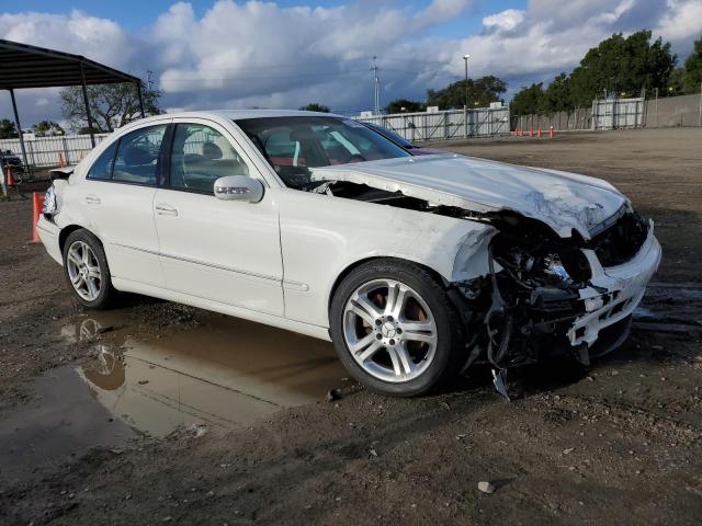 WDBUF56J46A945984 - 2006 MERCEDES-BENZ E 350 WHITE photo 4