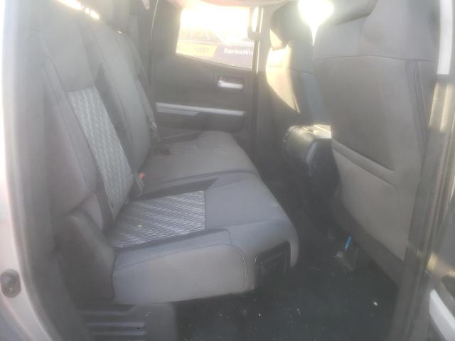 5TFUY5F11LX932825 - 2020 TOYOTA TUNDRA DOUBLE CAB SR/SR5 SILVER photo 10