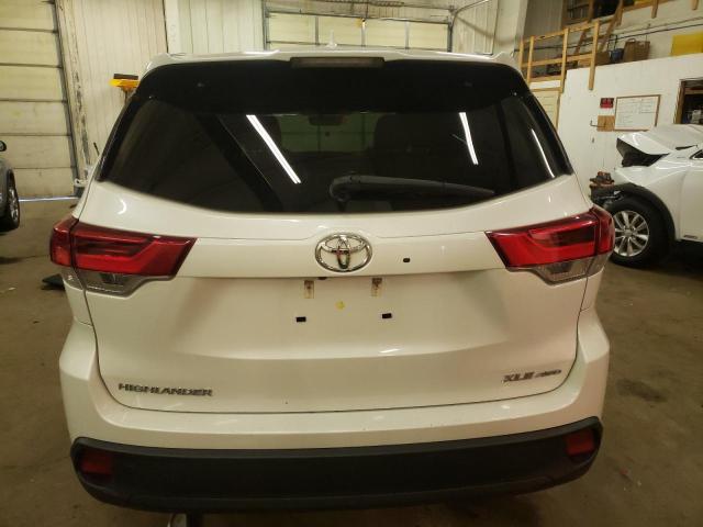 5TDJZRFH0KS575467 - 2019 TOYOTA HIGHLANDER SE WHITE photo 6