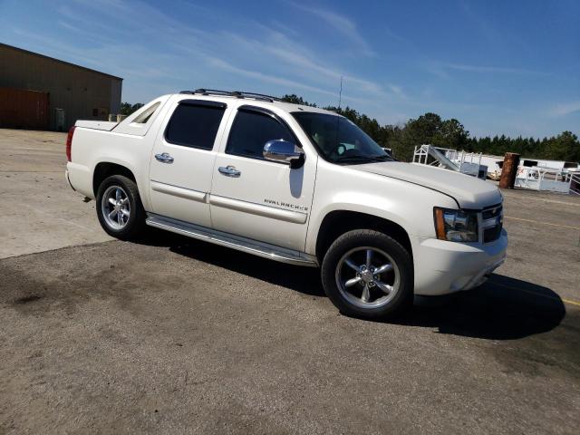 3GNEC12J18G267963 - 2008 CHEVROLET AVALANCHE C1500 WHITE photo 4