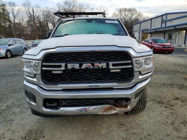 3C6UR5CJ6NG214946 - 2022 RAM 2500 TRADESMAN WHITE photo 5