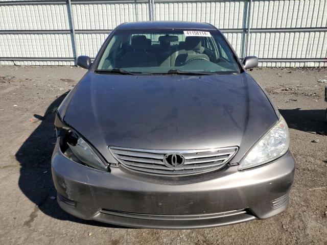 4T1BE30K45U530481 - 2005 TOYOTA CAMRY LE GRAY photo 5