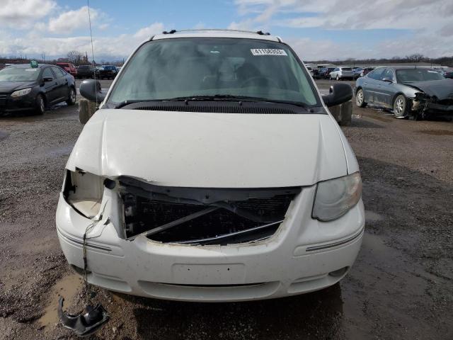 2C8GP64L75R337908 - 2005 CHRYSLER TOWN & COU LIMITED WHITE photo 5