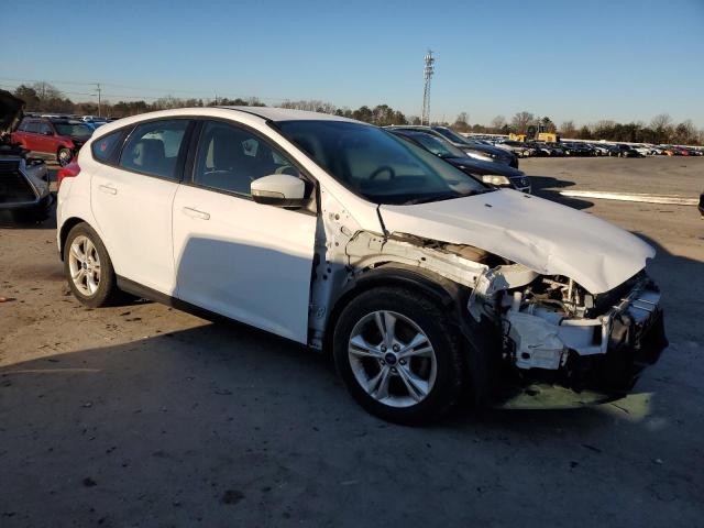 1FADP3K23EL227806 - 2014 FORD FOCUS SE WHITE photo 4