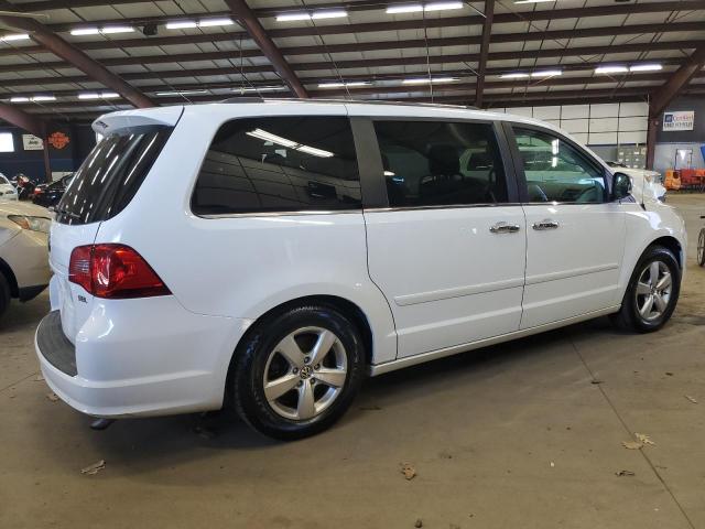 2C4RVADG2DR725326 - 2013 VOLKSWAGEN ROUTAN SEL PREMIUM WHITE photo 3