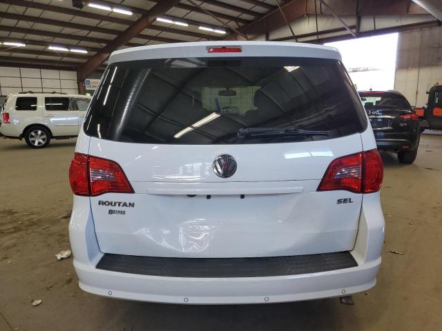 2C4RVADG2DR725326 - 2013 VOLKSWAGEN ROUTAN SEL PREMIUM WHITE photo 6