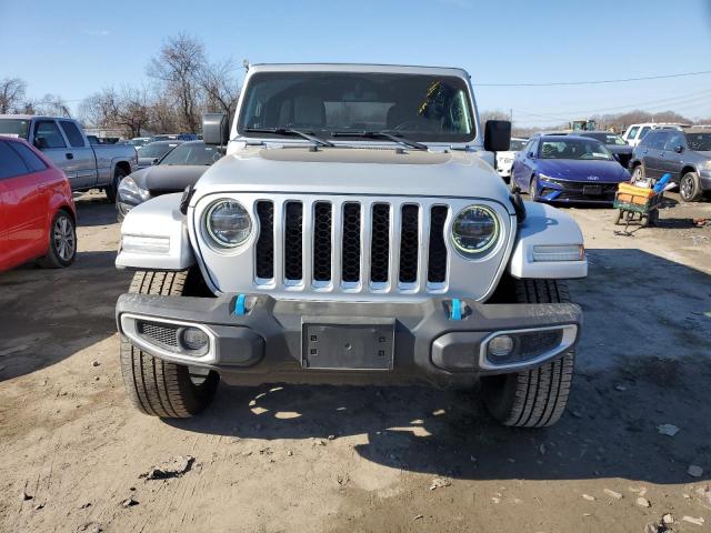 1C4JJXP60NW172988 - 2022 JEEP WRANGLER U SAHARA 4XE SILVER photo 5