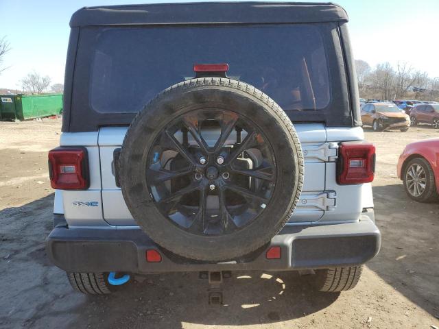 1C4JJXP60NW172988 - 2022 JEEP WRANGLER U SAHARA 4XE SILVER photo 6