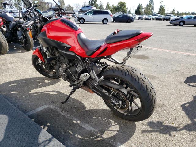 JYARM06Y4HA003784 - 2017 YAMAHA FZ07 C RED photo 3