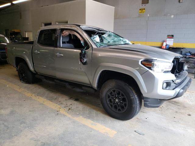 3TMAZ5CN8NM186115 - 2022 TOYOTA TACOMA DOUBLE CAB 银色 照片 4