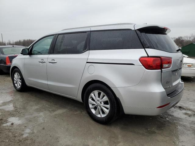 KNDMB5C14H6283119 - 2017 KIA SEDONA LX SILVER photo 2