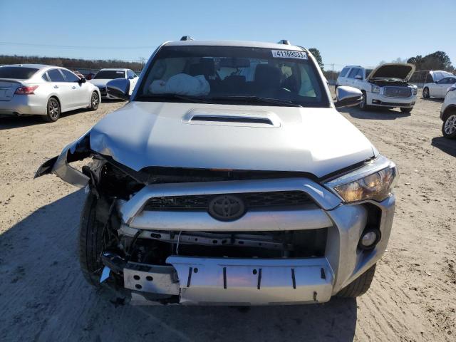 JTEBU5JR6H5409122 - 2017 TOYOTA 4RUNNER SR5/SR5 PREMIUM 银色 照片 5
