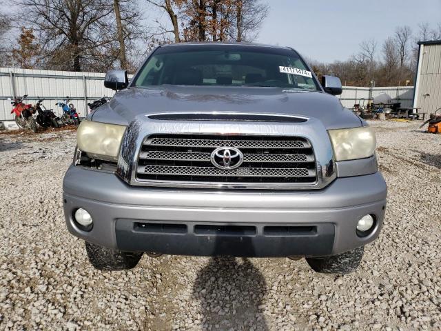 5TFDV581X8X049805 - 2008 TOYOTA TUNDRA CREWMAX LIMITED SILVER photo 5