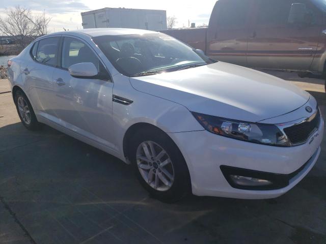 KNAGM4A75D5337968 - 2013 KIA OPTIMA LX WHITE photo 4