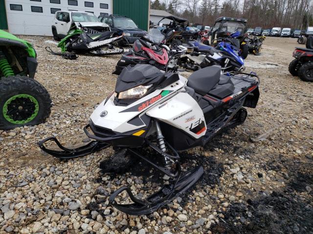 2BPSBXKAXKV000184 - 2019 SKI DOO RENEGADE WHITE photo 2