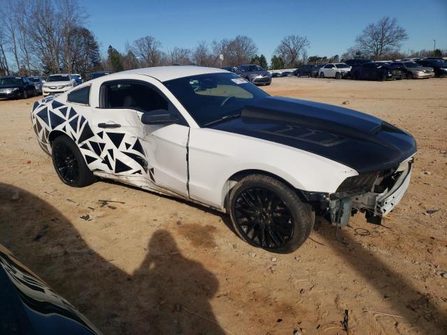 1ZVBP8AM8B5130082 - 2011 FORD MUSTANG WHITE photo 4