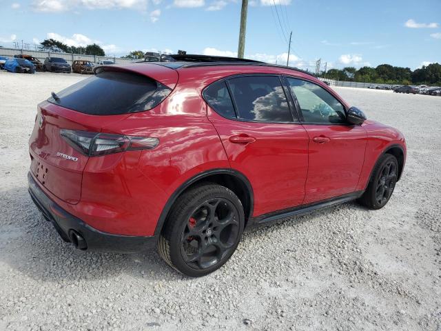 ZASPAKBN2R7D74850 - 2024 ALFA ROMEO STELVIO TI 红色 照片 3