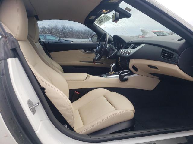 WBALM7C55BE383440 - 2011 BMW Z4 SDRIVE35I WHITE photo 10