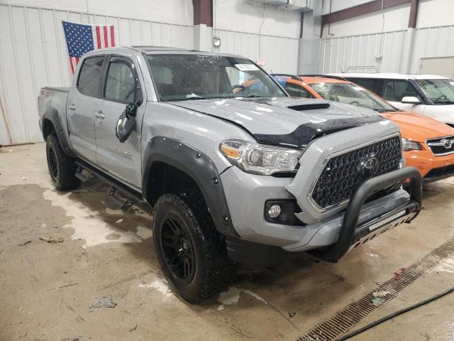 3TMCZ5ANXJM160038 - 2018 TOYOTA TACOMA DOU GRAY photo 4