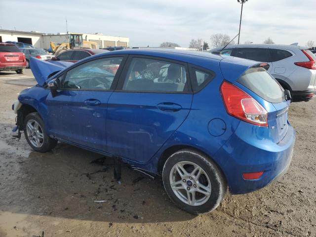 3FADP4EJ4JM146055 - 2018 FORD FIESTA SE BLUE photo 2