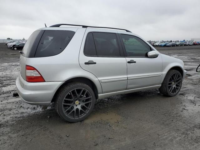 4JGAB54E52A351884 - 2002 MERCEDES-BENZ ML 320 SILVER photo 3