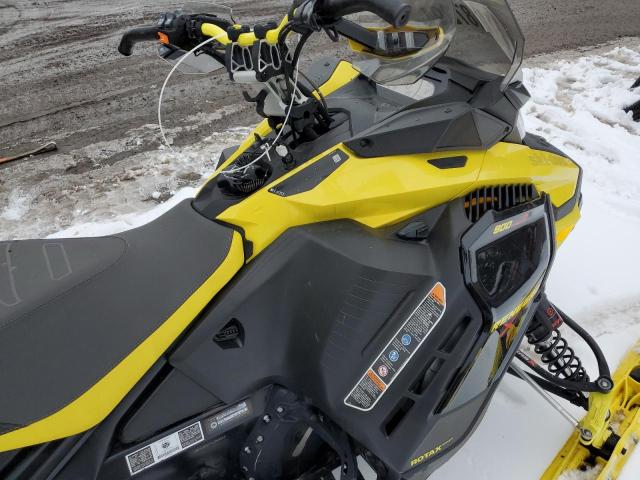 2BPSDBNA7NV000057 - 2022 SKI DOO RENEGADE YELLOW photo 5