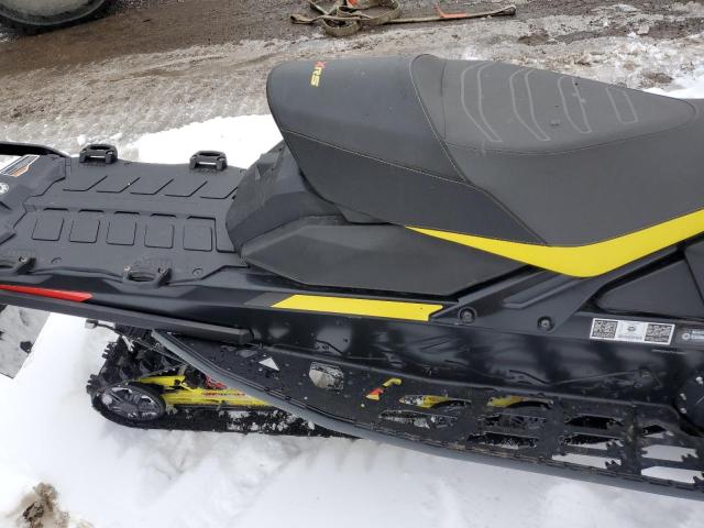 2BPSDBNA7NV000057 - 2022 SKI DOO RENEGADE YELLOW photo 6