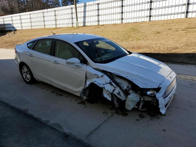 3FA6P0HD6FR241685 - 2015 FORD FUSION SE WHITE photo 4