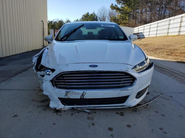 3FA6P0HD6FR241685 - 2015 FORD FUSION SE WHITE photo 5